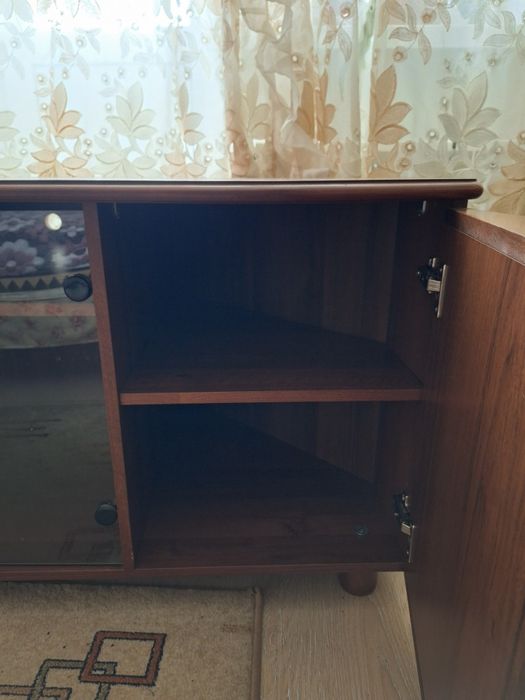 Продам тумбу (дерево)