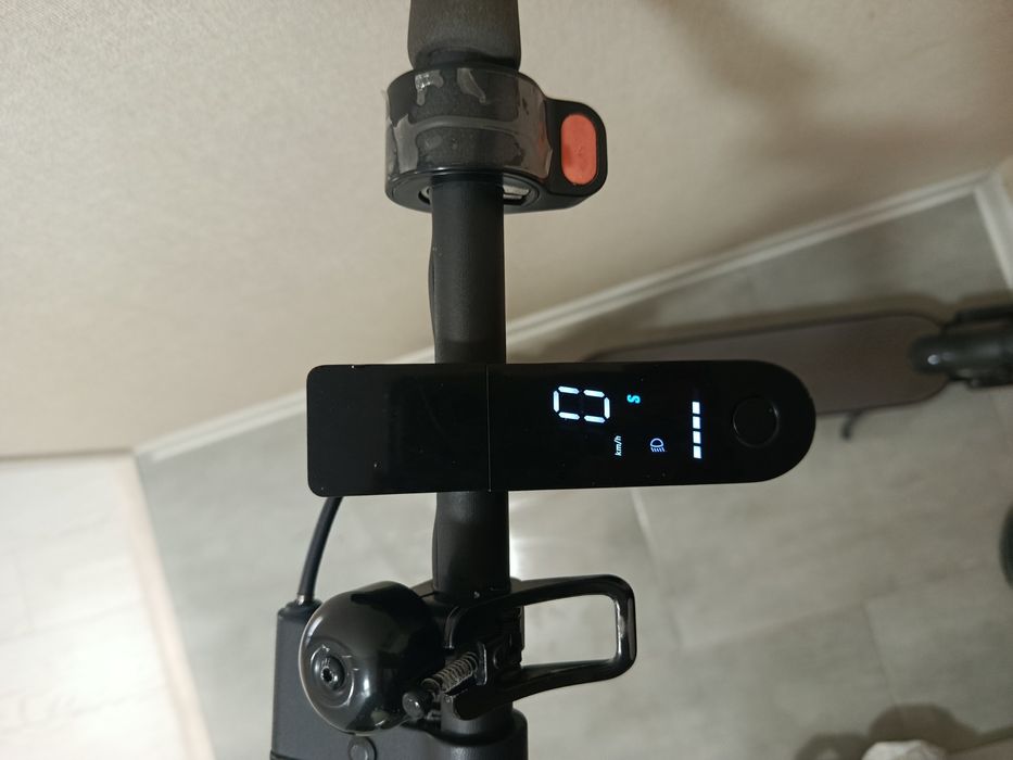 Продам електросамокат Xiaomi