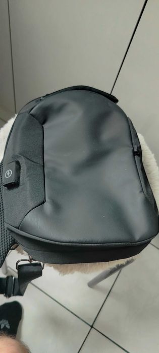 Plecak na jeno ramię Reverse z USB