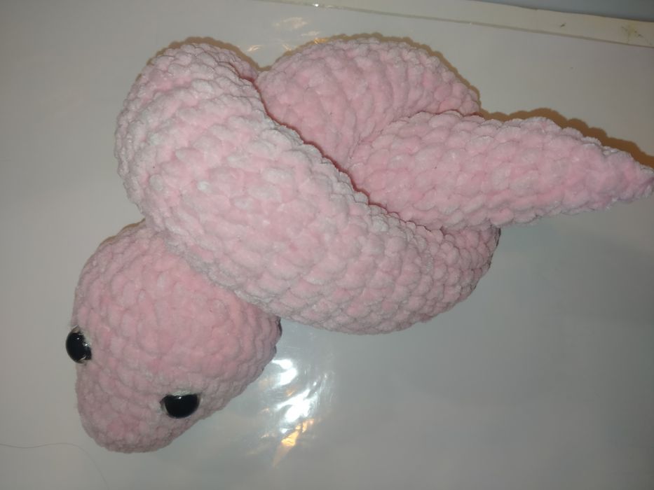 В'язана іграшка змії