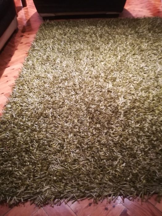 Carpete como nova, dois meses de uso.