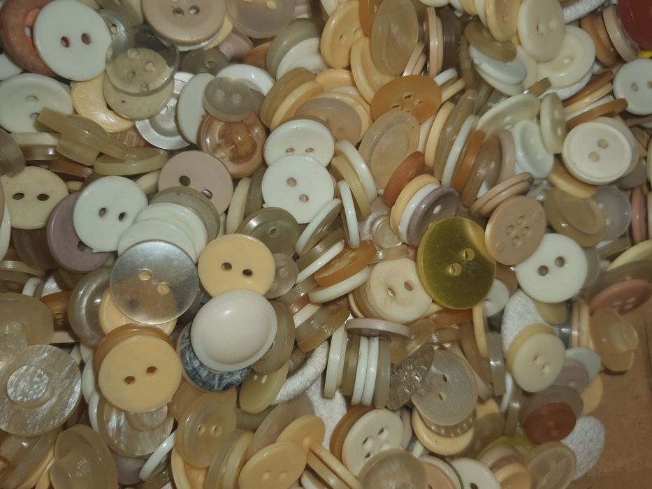 Guziki vintage rpżne kolory i wzory