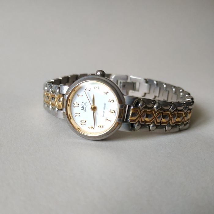 Женские часы Q&Q