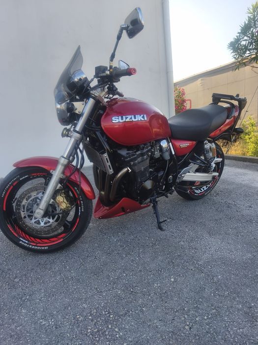 Suzuki GSX 1200.