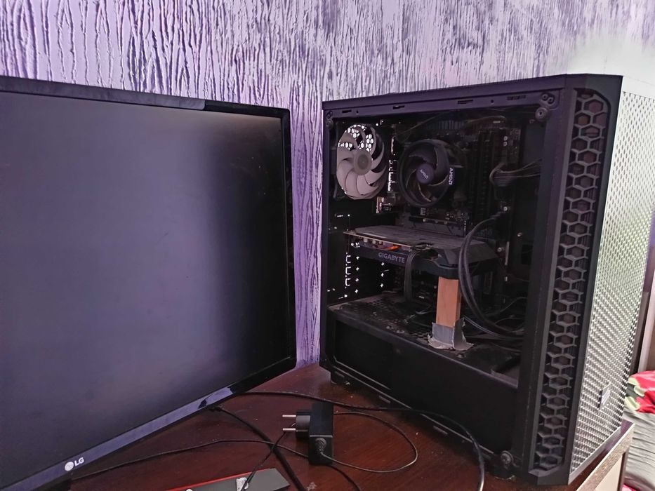 Zestaw Komputerowy z Monitorem