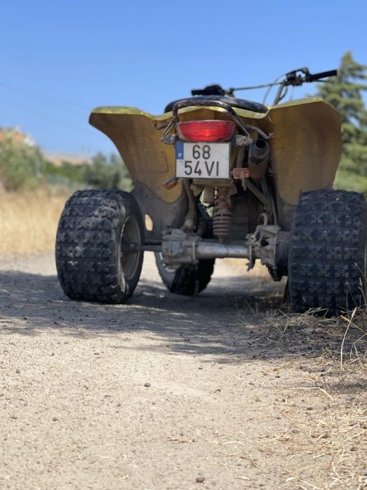 Vendo moto quatro Suzuki ltz 250 com documentos a funcionar e a andar mais informações envia mensagem