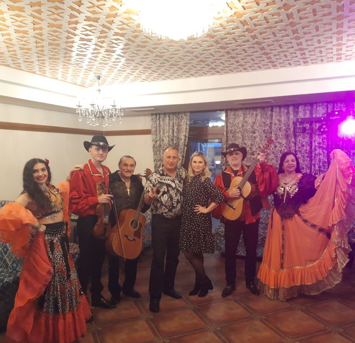 Ведуча -  Юлія Веселовська.Жива музика.Новий рік,корпоратив,весілля...