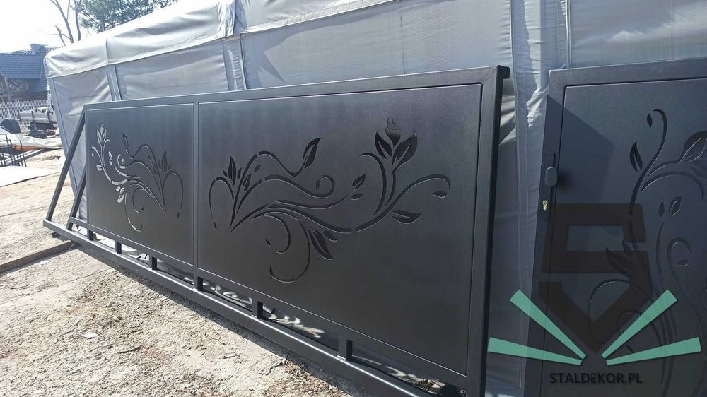 Brama przesuwna 5x1,5m wycinana laserowo, CNC,  panelowa.  Corten