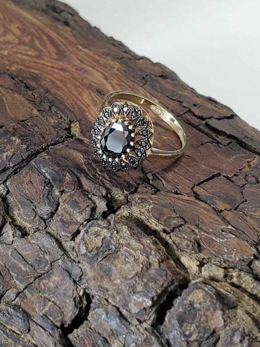 Złoty pierścionek CZARNĄ CYRKONIA 585 2,13 G ROZMIAR 13 NIENOSZONY