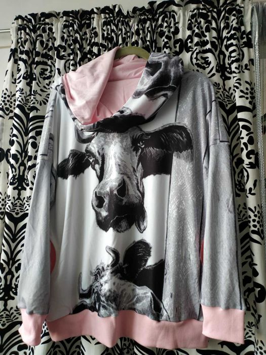 bluza z kapturokominem, kieszenie Muukreacje wzór krowa