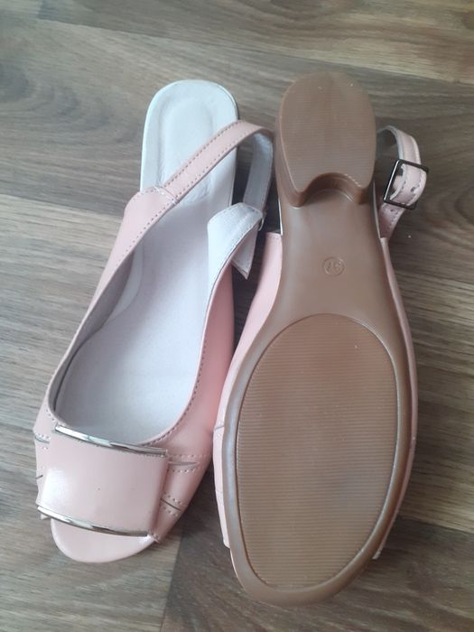 Продам босоножки