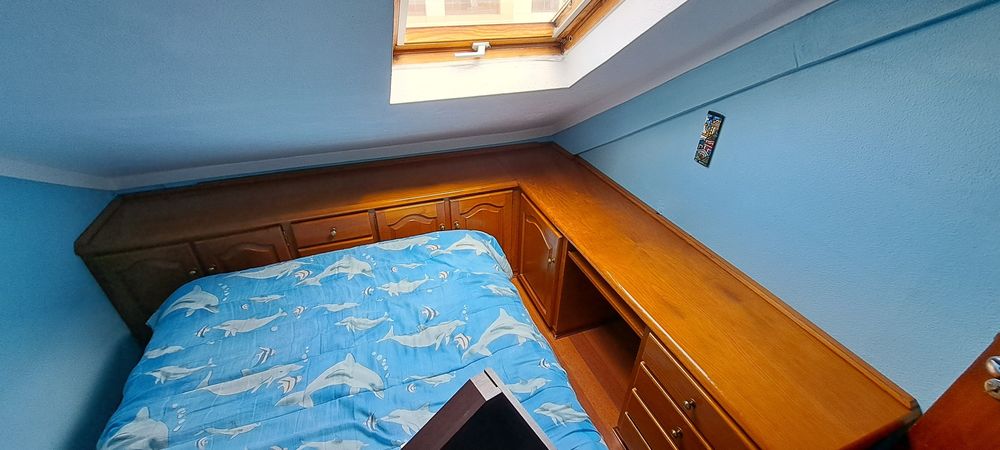 Móveis madeira MUITO BOA - Moveis de SÓTÃO esconsos/inclinados