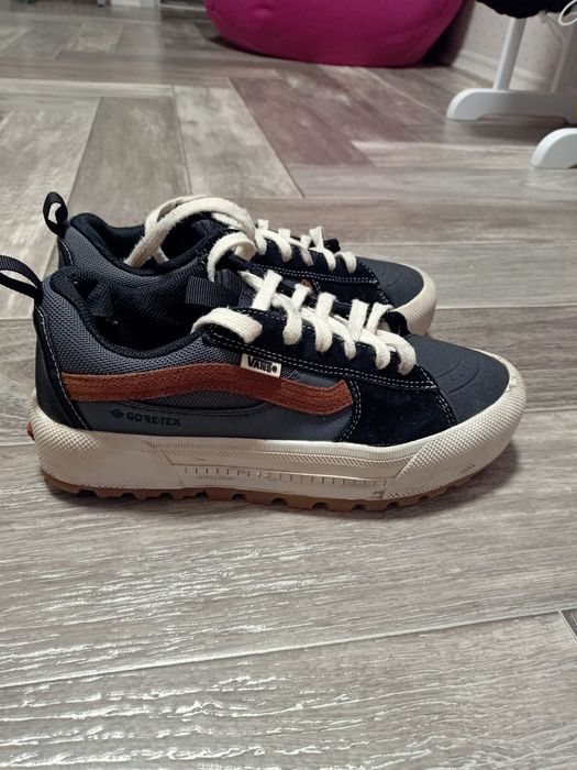 Продам кросівки  Vans.