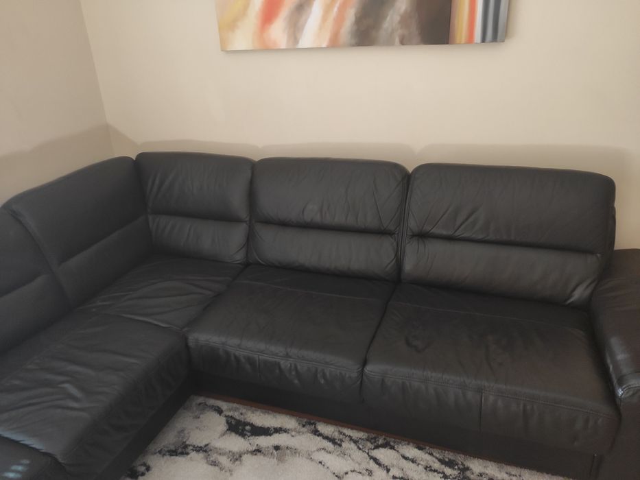 Sofá cama em pele preta