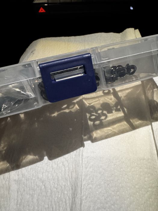 kit de ilhoses e ferramentas necessarias para aplicacao já