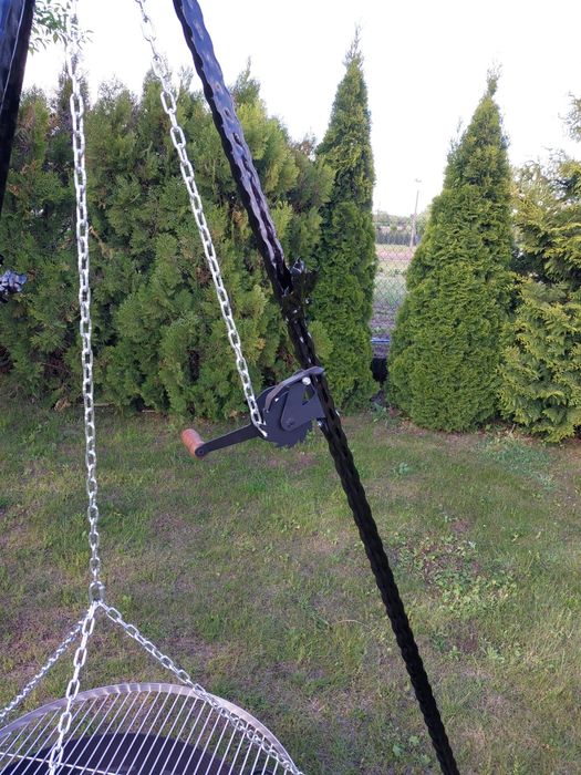 Trójnóg z rusztem kwasoodpornym, gril