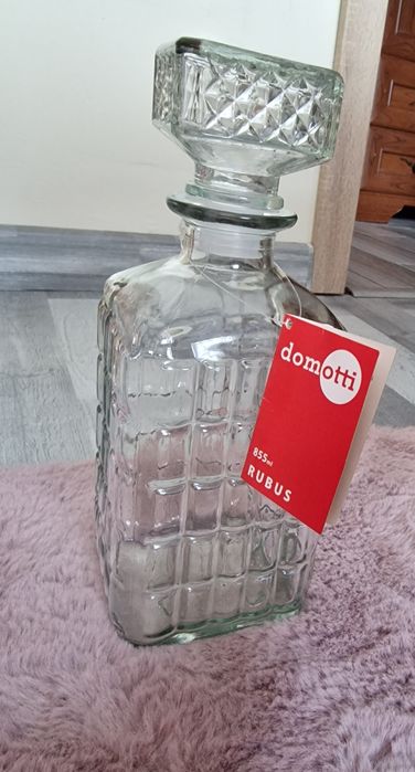 Nowa piękna szklana karafka idealna na prezent