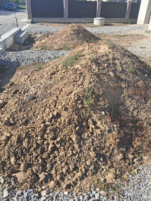 Віддам глину на підсипку .БЕЗКОШТОВНО