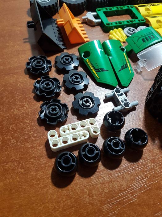 оригінальні деталі Lego деталі тільки всі разом поштучно не можна