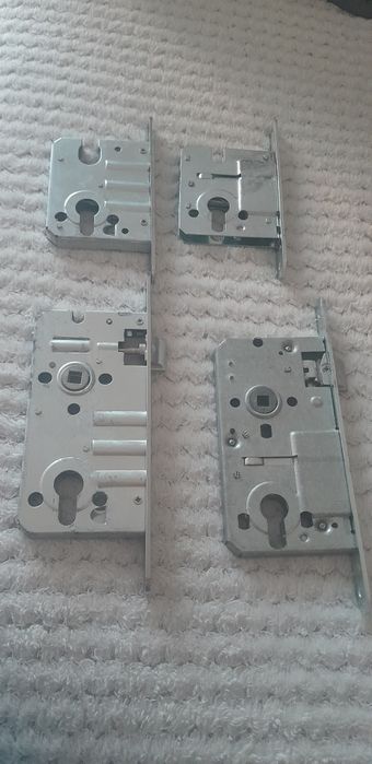 Zamki cena za 4 sztuki