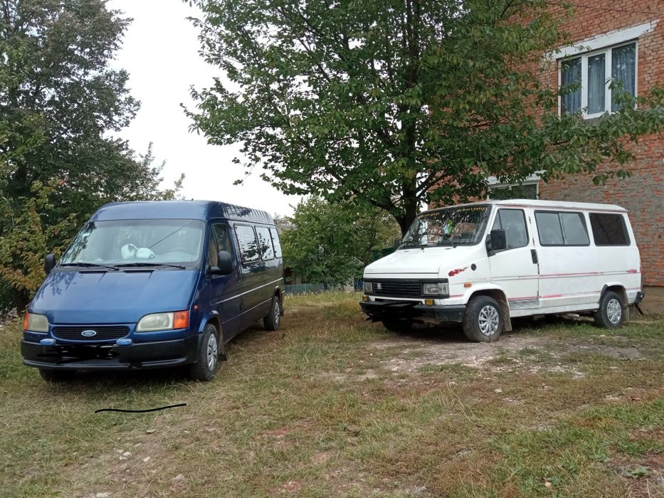 Продається синий форд