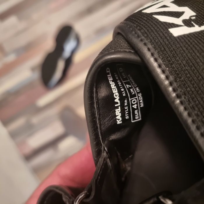 Ventura X-Strap Sling от бренда Karl Lagerfeld.