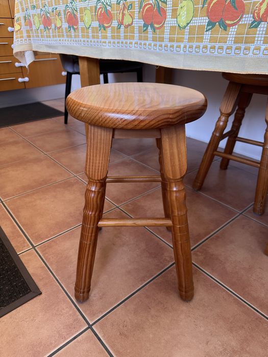 Mesa de cozinha extensivel com 4 bancos