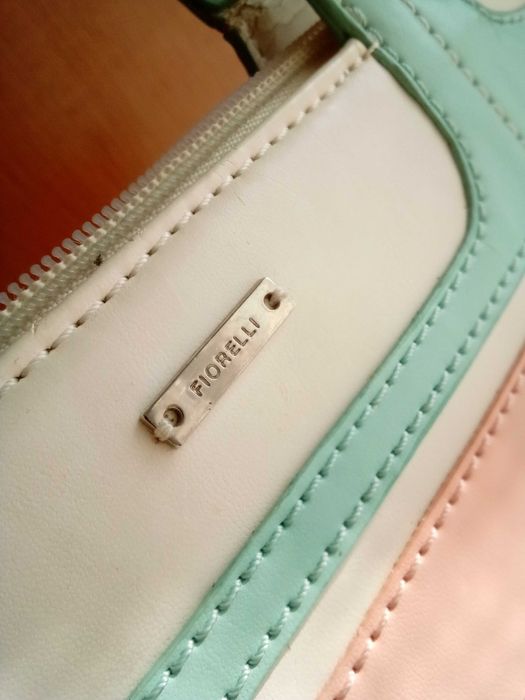 Torebka brytyjska Fiorelli do ręki, jasny krem, pastelowe kolory