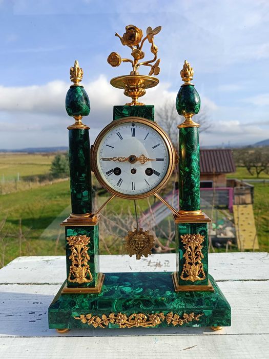 Sprzedam zegar kominkowy. Portyk XIX wiek. Malachit.