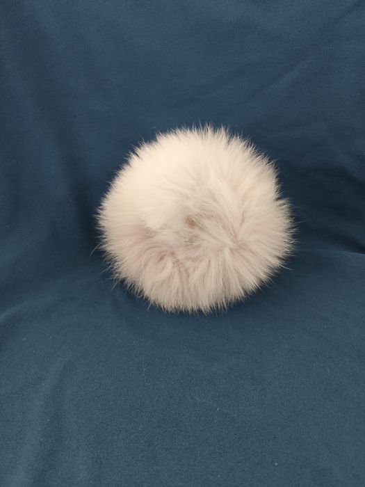 Puchaty pompon ozdoba