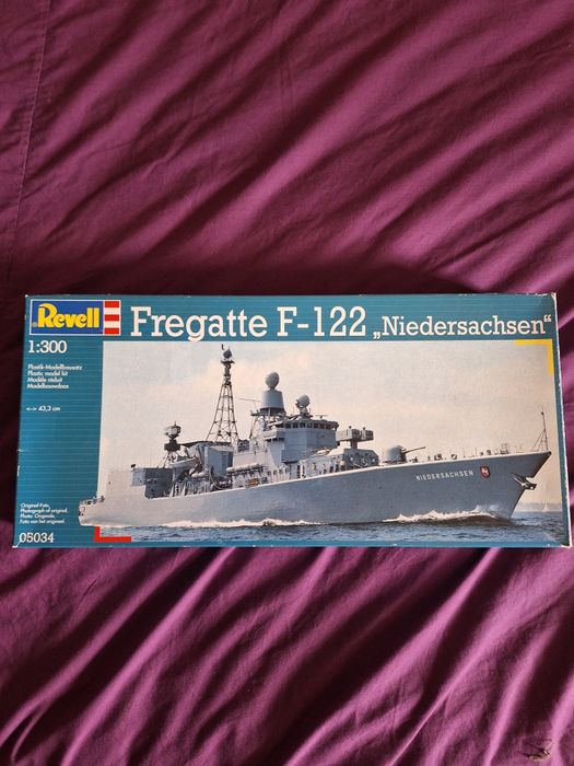 Фрегат типа F122 в 1:300 масштабе. Revell