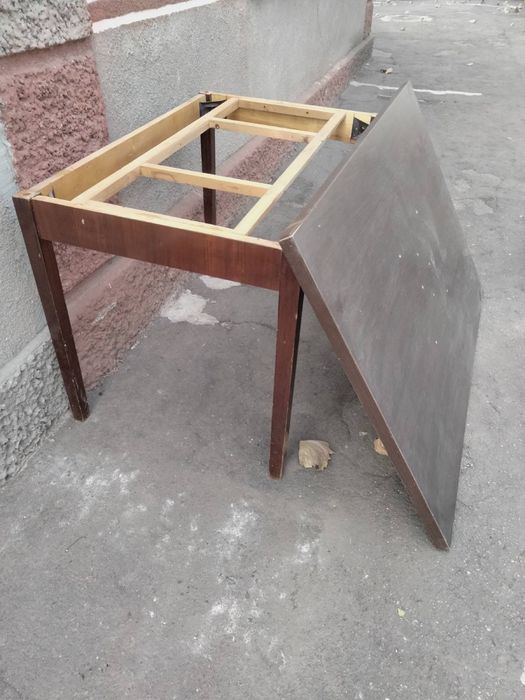 Стол деревянный