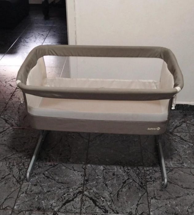 Berço Next2Me / Co-sleeper marca Safety 1st em excelente estado