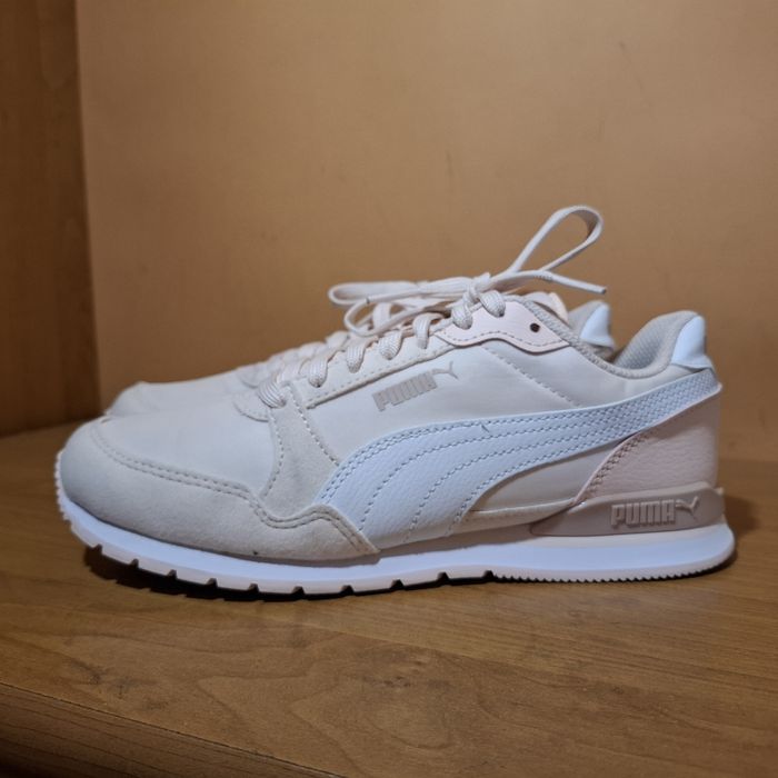 Жіночі фірмові кросівки Puma