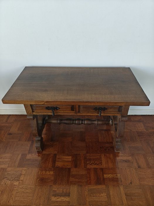 Mesa de centro com gavetas
