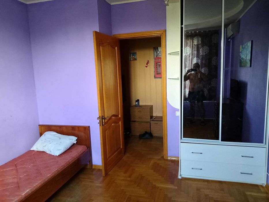 Сдам комнату в 3х к кв. в центре