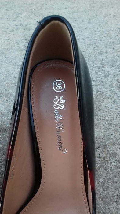 Sapatos de saltos altos