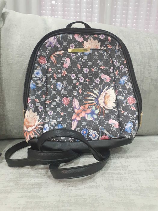 Vendo 3 sacos e 2 mochilas