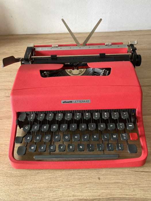 Máquina de escrever  **  Olivetti 62