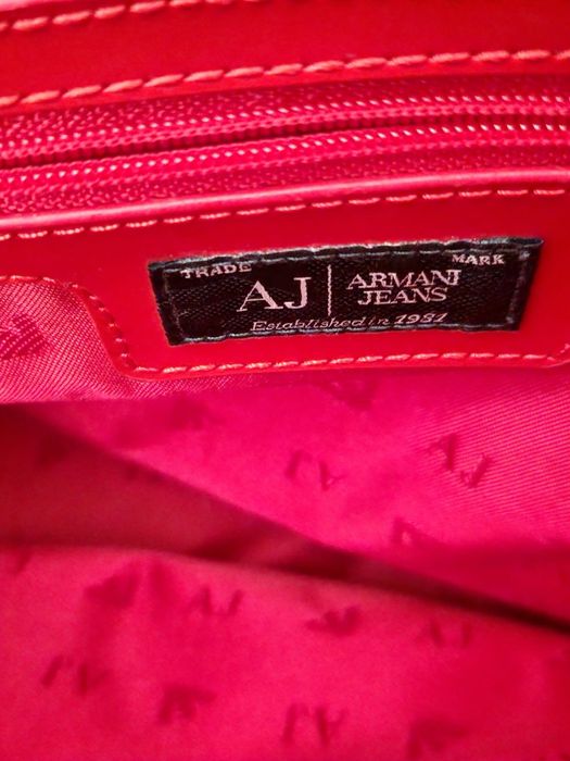 Mala da Armani vermelha