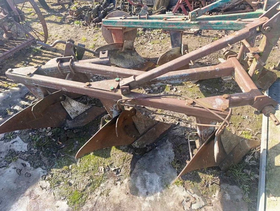 Продам плуг 3-30