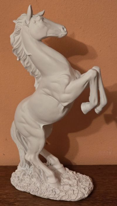 Piękna ceramiczna figurka konia. KOŃ Arabski, jeździectwo. Mustang.