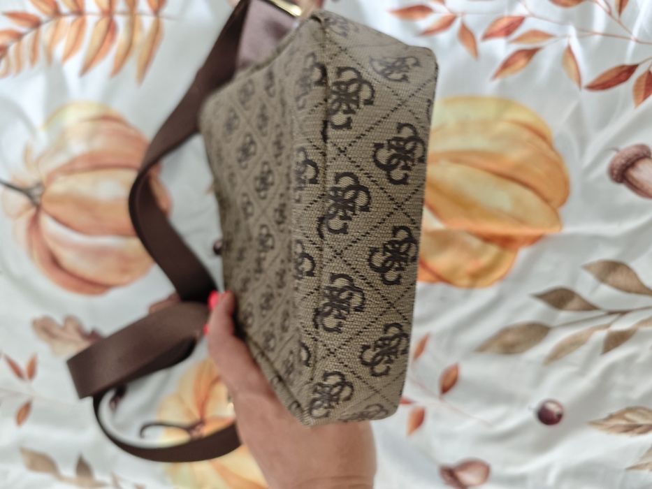 Torebka torebeczka Guess w monogram
