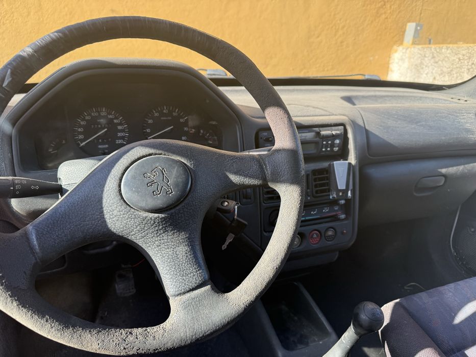 Peugeot 106 - 1998 (1100) c/teto de abrir