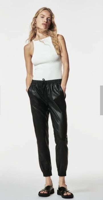 Чорні шкіряні джогери ZARA