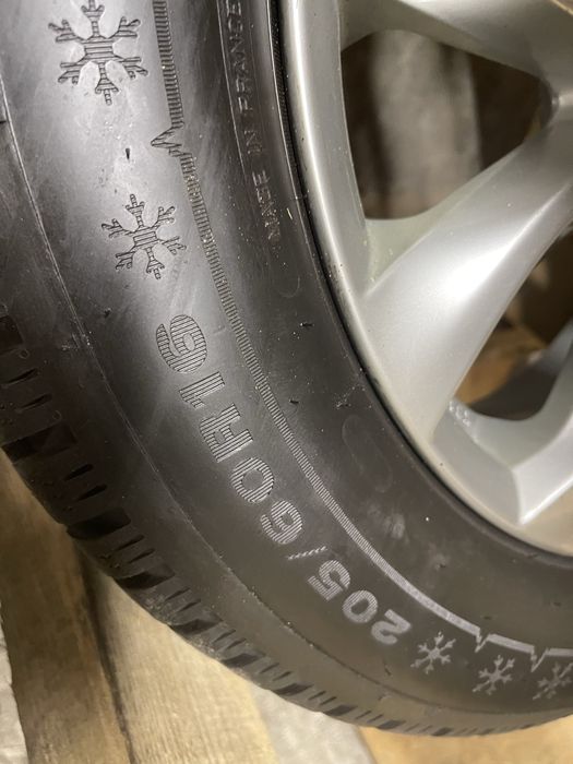 666 205 60 R16 Комплект зимних шин Dunlop