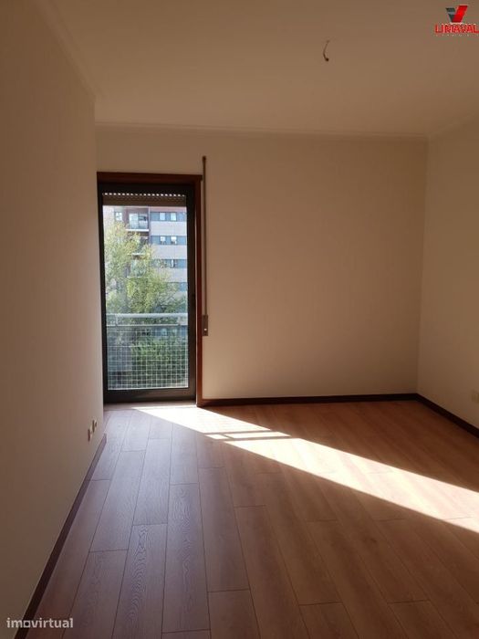Apartamento, como novo, para arrendamento, Braga - Nogueira, Fraião...