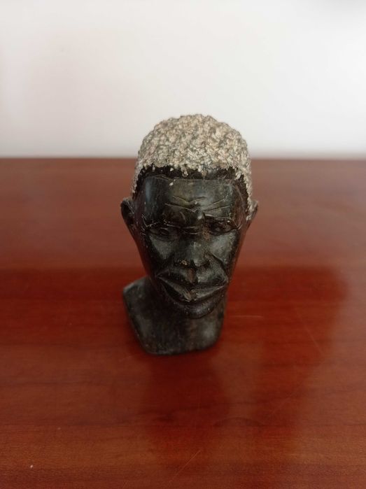 Estatueta em pedra sabão