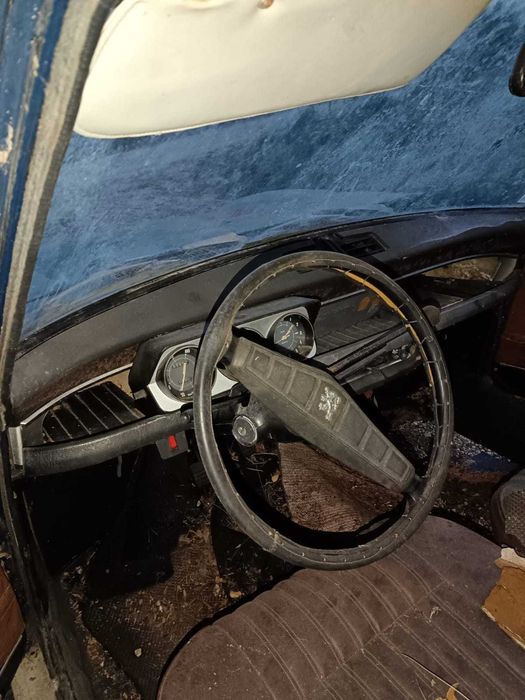 Clássico antigo Peugeot 204 1.1