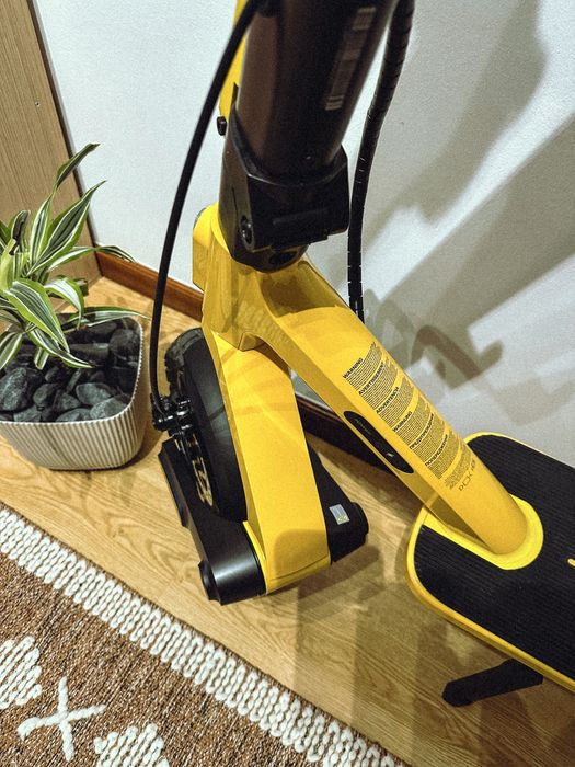 Trotinete Xiaomi Mi Scooter 6 Ultra Amarela – Excelente Estado